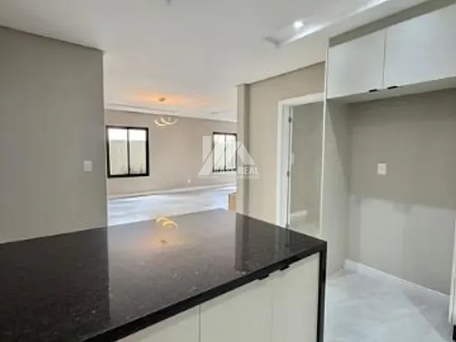 Sobrado com 310m² 3 quartos e 2 banheiros, à venda ou para alugar, no bairro Jardim Carvalho em Ponta Grossa