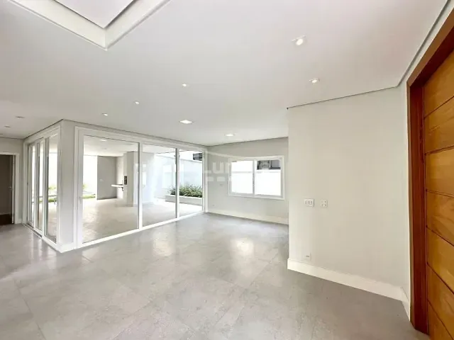 Sobrado com 340m² 4 quartos e 5 banheiros, à venda, no bairro Cézar de Souza em Mogi das Cruzes