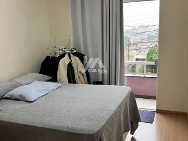Sobrado com 198m² 3 quartos e 3 banheiros, à venda, no bairro Uvaranas em Ponta Grossa