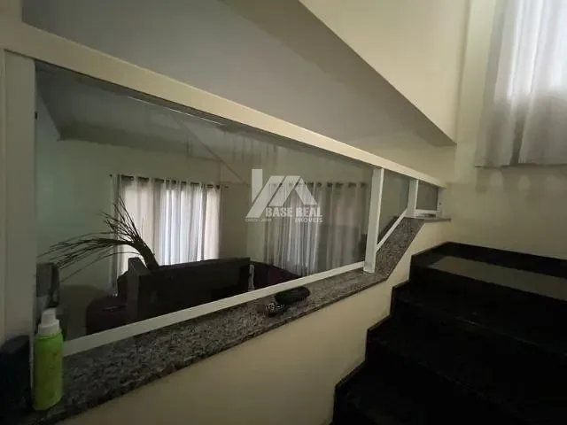 Sobrado com 198m² 3 quartos e 3 banheiros, à venda, no bairro Uvaranas em Ponta Grossa