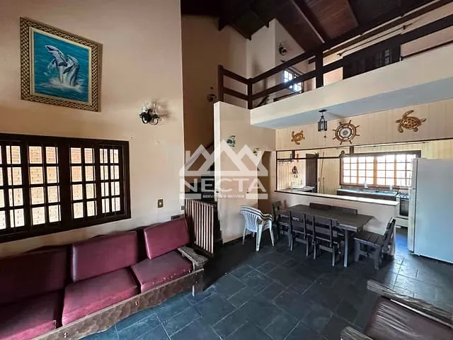 Sobrado com 360m² 4 quartos e 4 banheiros, à venda, no bairro Pontal de Santa Marina em Caraguatatuba