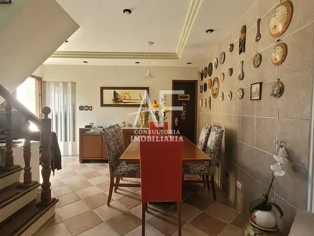Sobrado com 228m² 3 quartos e 4 banheiros, à venda, no bairro Centro em Taubaté