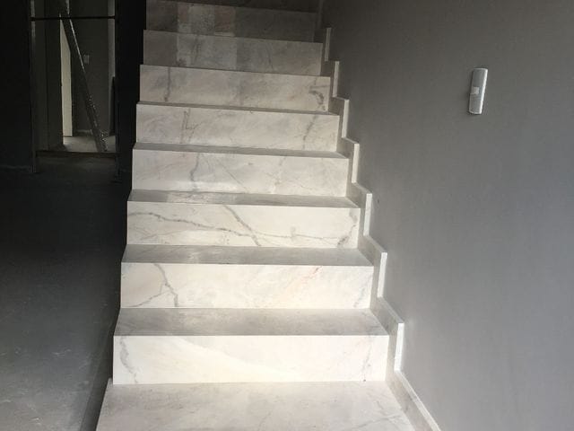 Sobrado com 266m² 3 quartos e 5 banheiros, à venda, no bairro Uberaba em Curitiba