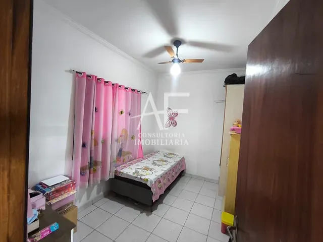 Sobrado com 150m² 3 quartos e 2 banheiros, à venda, no bairro Jardim Gurilândia em Taubaté