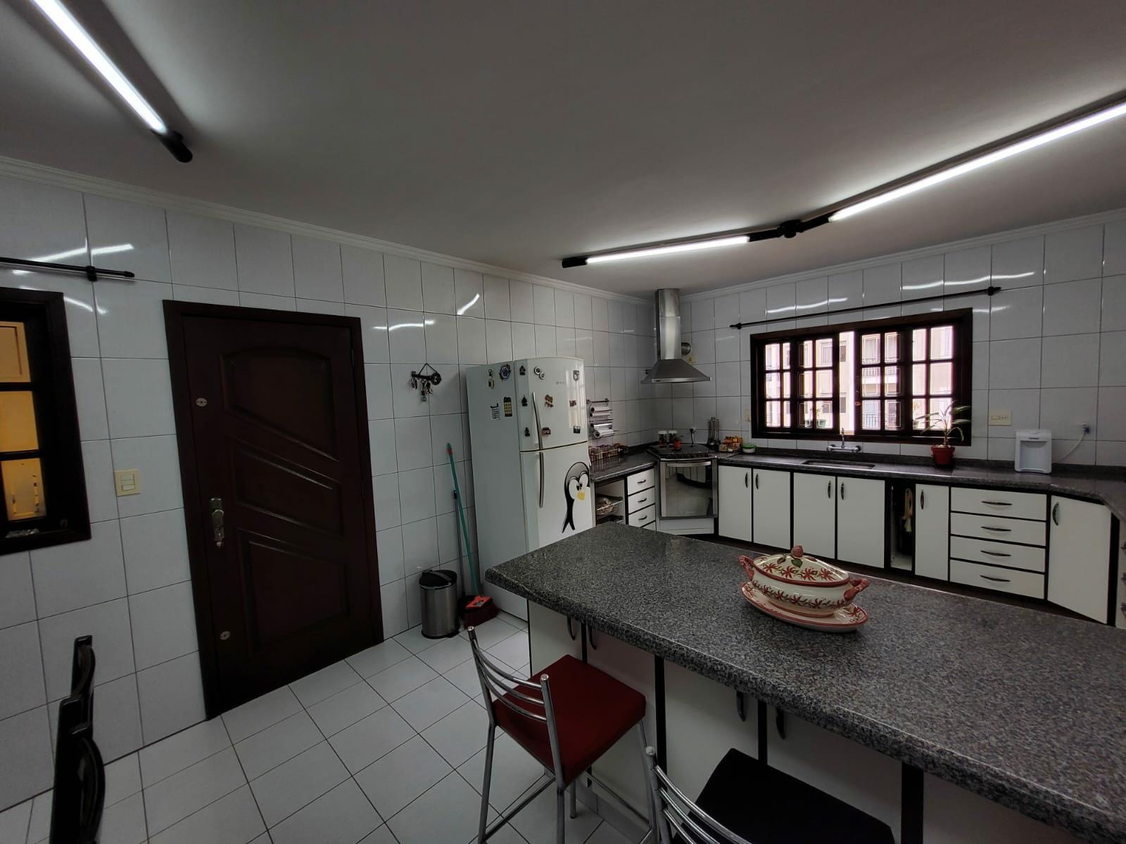 Sobrado à venda 3 Quartos, 1 Suite, 5 Vagas, 297M², Sítio da Figueira, São Paulo - SP