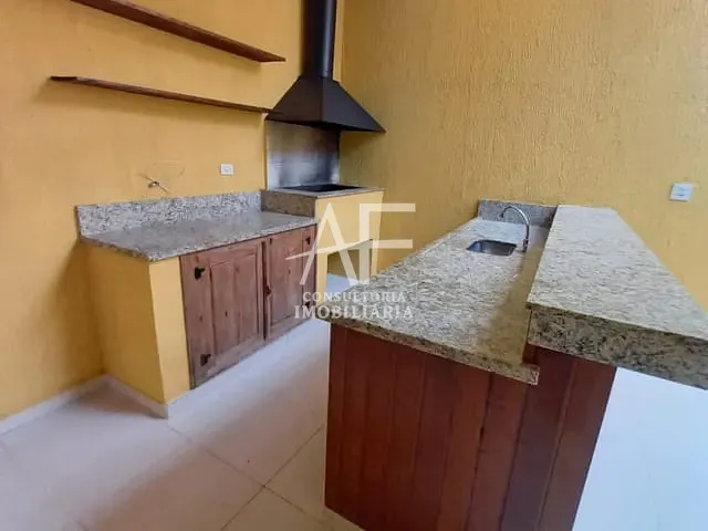 Sobrado 3 quartos e 3 banheiros, para alugar, no bairro Parque Vera Cruz em Tremembé