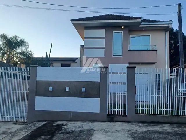 Sobrado com 360m² 2 quartos e 2 banheiros, à venda, no bairro Uvaranas em Ponta Grossa