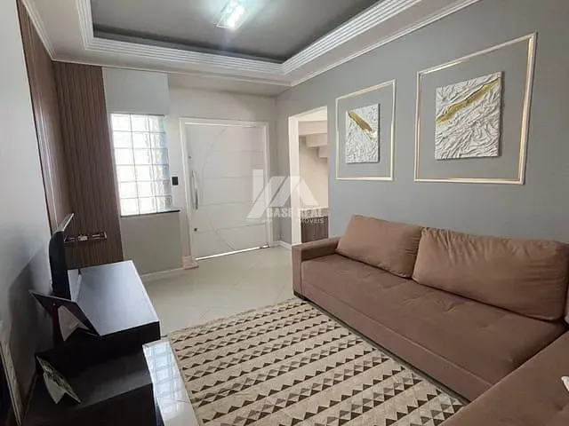 Sobrado com 360m² 2 quartos e 2 banheiros, à venda, no bairro Uvaranas em Ponta Grossa