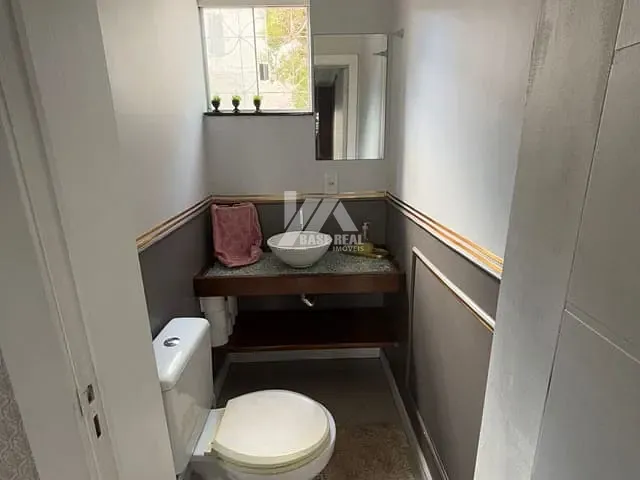 Sobrado com 360m² 2 quartos e 2 banheiros, à venda, no bairro Uvaranas em Ponta Grossa