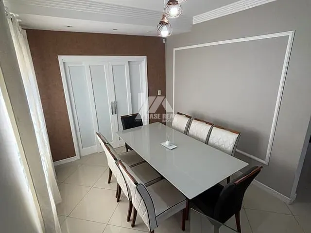 Sobrado com 360m² 2 quartos e 2 banheiros, à venda, no bairro Uvaranas em Ponta Grossa