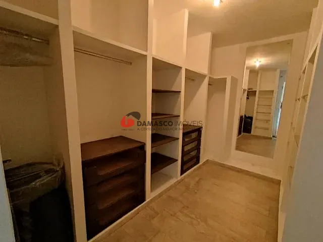 Sobrado com 252m² 5 quartos e 1 banheiro, à venda, no bairro Sítio da Figueira em São Paulo
