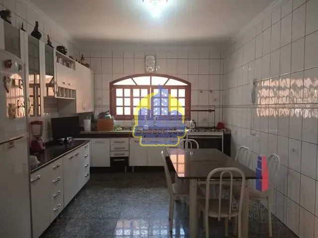 Sobrado com 417m² 5 quartos e 4 banheiros, à venda, no bairro City Bussocaba em Osasco