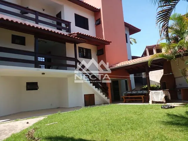 Sobrado com 320m² 5 quartos e 5 banheiros, à venda, no bairro Capricórnio I em Caraguatatuba