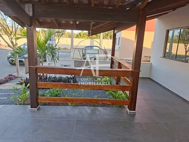 Sobrado com 250m² 3 quartos e 2 banheiros, à venda, no bairro Condomínio Residencial e Comercial Laguna em Pindamonhangaba