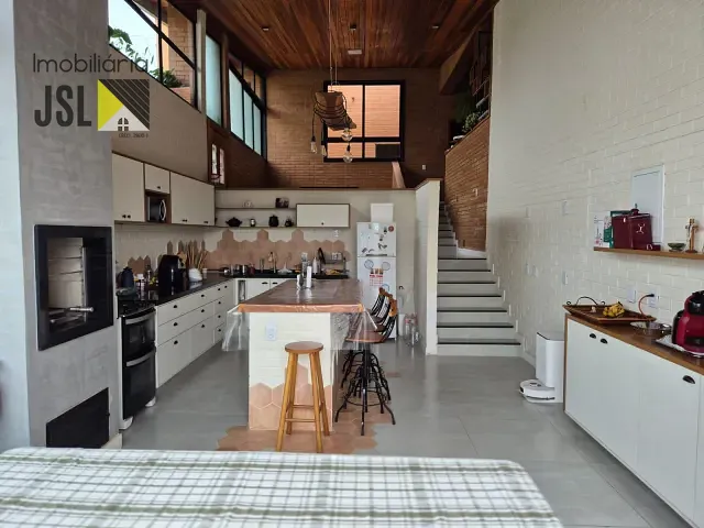Sobrado com 452m² 4 quartos e 2 banheiros, à venda, no bairro Condomínio Bellavittá em Caçapava