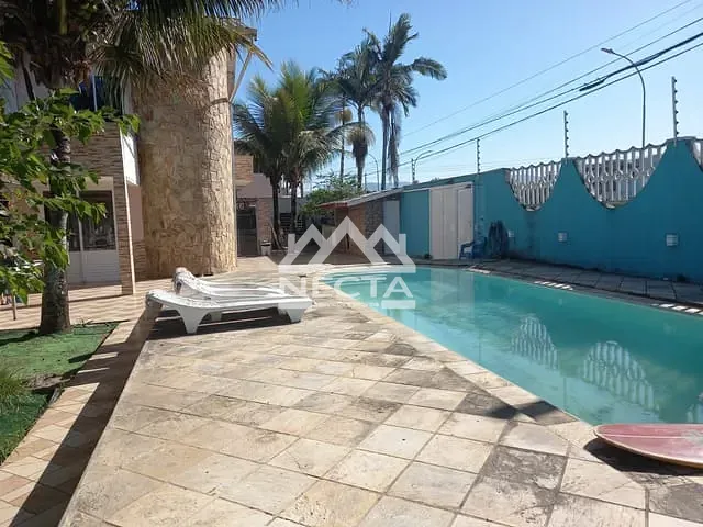 Sobrado com 509m² 3 quartos e 4 banheiros, à venda, no bairro Jardim Britânia em Caraguatatuba