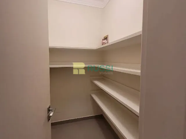 Sobrado com 250m² 4 quartos e 4 banheiros, à venda, no bairro Urbanova em São José dos Campos
