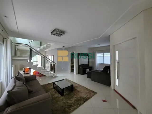Sobrado com 250m² 4 quartos e 4 banheiros, à venda, no bairro Urbanova em São José dos Campos