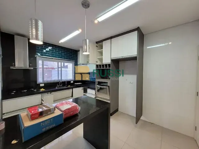 Sobrado com 250m² 4 quartos e 4 banheiros, à venda, no bairro Urbanova em São José dos Campos