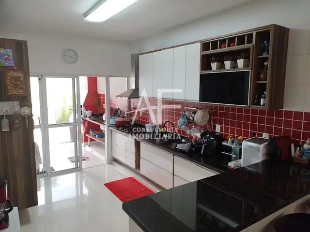 Casa com 300m² 3 quartos e 3 banheiros, à venda, no bairro Conde II em Tremembé