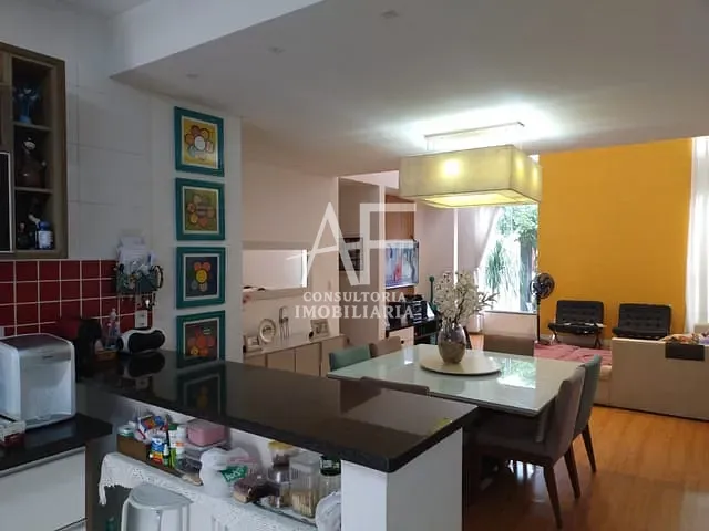 Casa com 300m² 3 quartos e 3 banheiros, à venda, no bairro Conde II em Tremembé