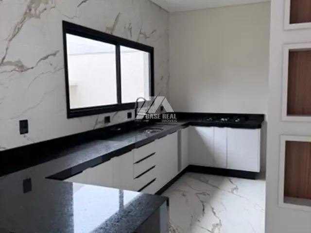 Sobrado 3 quartos e 3 banheiros, à venda, no bairro Dos Estados em Guarapuava