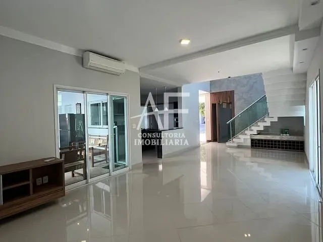 Sobrado com 300m² 4 quartos e 5 banheiros, para alugar, no bairro Piracangaguá em Taubaté