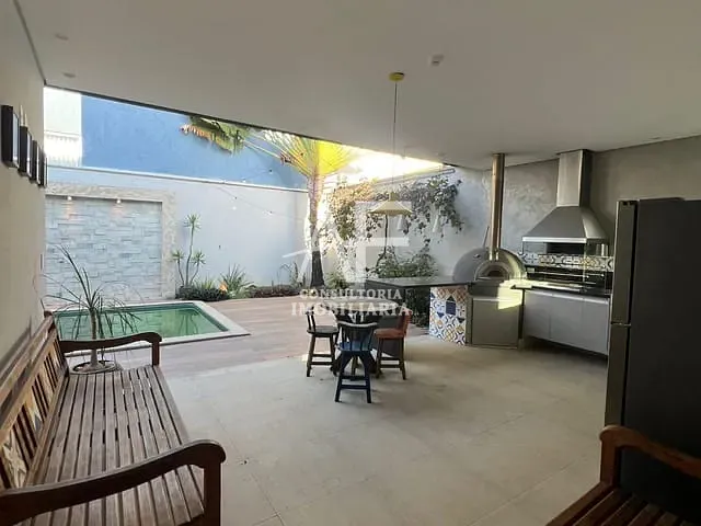 Sobrado com 300m² 4 quartos e 5 banheiros, para alugar, no bairro Piracangaguá em Taubaté