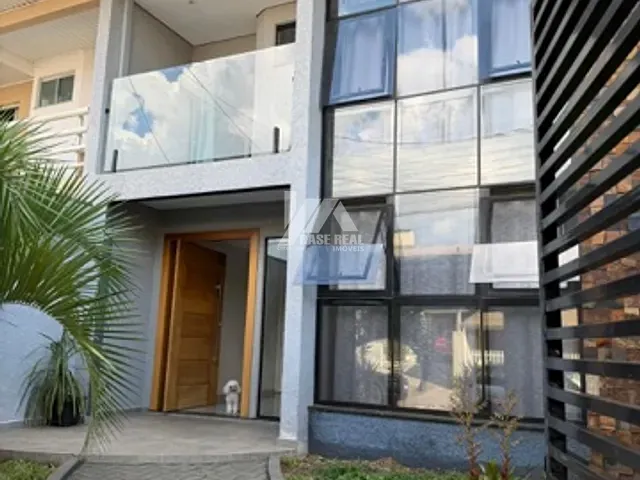 Sobrado 3 quartos e 2 banheiros, à venda, no bairro Dos Estados em Guarapuava