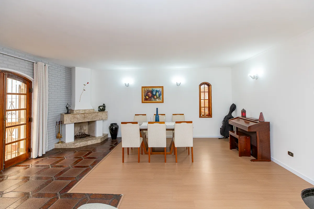 Sobrado para venda em Jardim Kioto com 7 quartos, sendo 2 suítes, 364m²