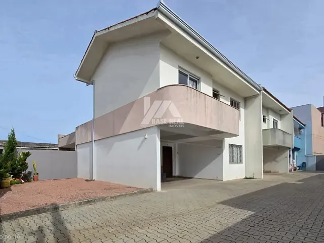 Sobrado com 130m² 3 quartos e 3 banheiros, à venda, no bairro Oficinas em Ponta Grossa