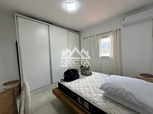 Sobrado com 232m² 2 quartos e 3 banheiros, à venda, no bairro Jardim Jaqueira em Caraguatatuba