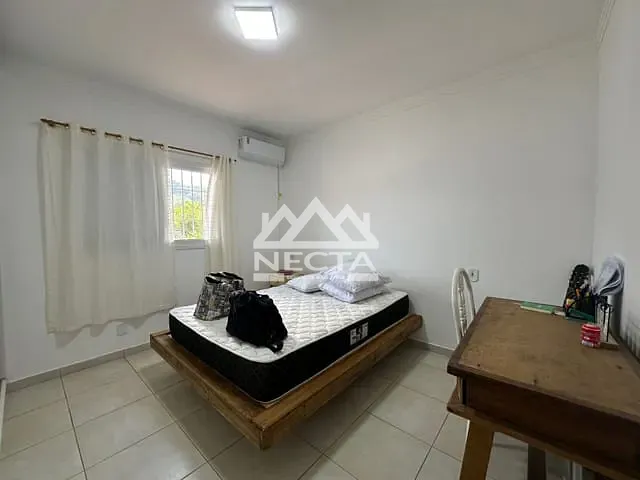 Sobrado com 232m² 2 quartos e 3 banheiros, à venda, no bairro Jardim Jaqueira em Caraguatatuba