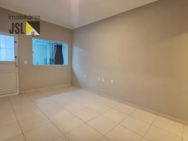 Sobrado 2 quartos e 2 banheiros, à venda, no bairro Vila Nossa Senhora das Graças em Caçapava
