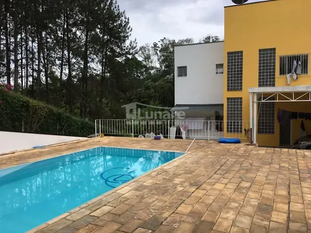 Sobrado com 1100m² 4 quartos e 4 banheiros, à venda, no bairro Centro em Guararema