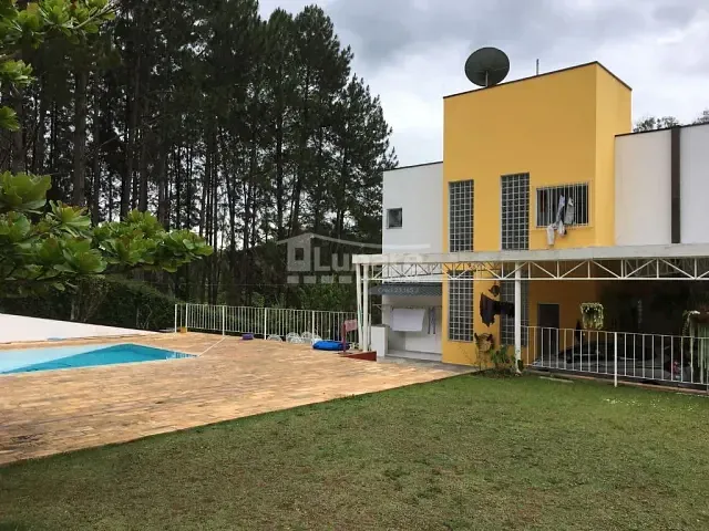 Sobrado com 1100m² 4 quartos e 4 banheiros, à venda, no bairro Centro em Guararema