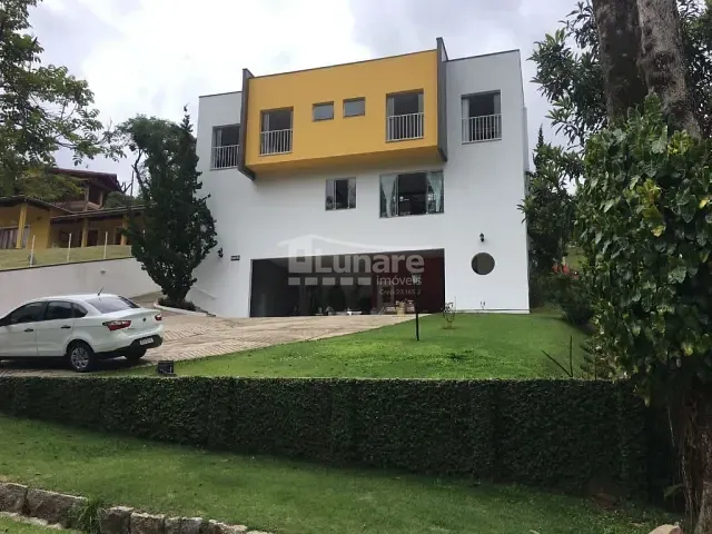 Sobrado com 1100m² 4 quartos e 4 banheiros, à venda, no bairro Centro em Guararema