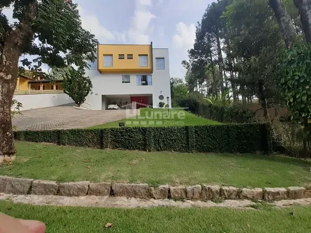 Sobrado com 1100m² 4 quartos e 4 banheiros, à venda, no bairro Centro em Guararema