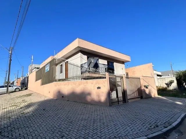 Sobrado 3 quartos e 2 banheiros, à venda, no bairro Boqueirão em Guarapuava