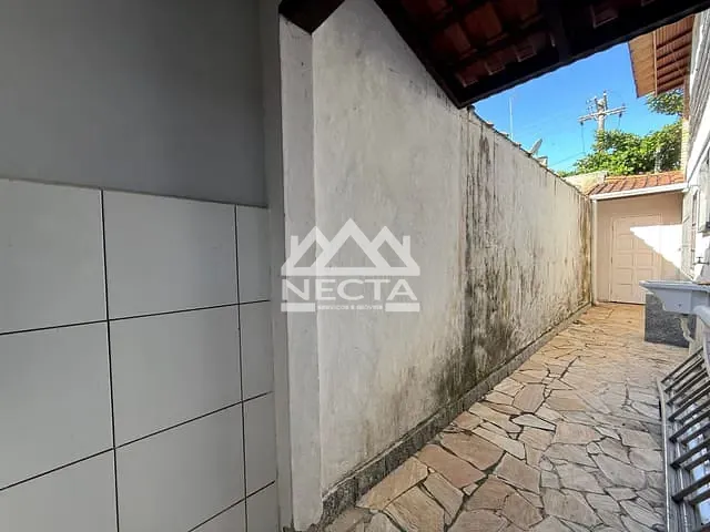 Sobrado com 300m² 3 quartos e 2 banheiros, à venda, no bairro Vila Atlântica em Caraguatatuba