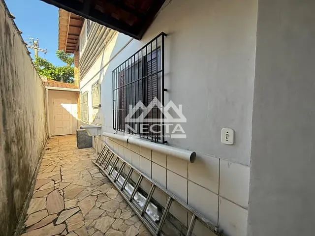 Sobrado com 300m² 3 quartos e 2 banheiros, à venda, no bairro Vila Atlântica em Caraguatatuba
