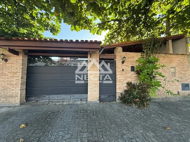 Sobrado com 300m² 3 quartos e 2 banheiros, à venda, no bairro Vila Atlântica em Caraguatatuba