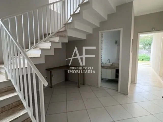 Sobrado com 450m² 6 quartos e 5 banheiros, à venda ou para alugar, no bairro Vila das Jabuticabeiras em Taubaté
