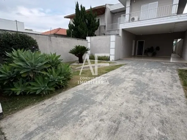 Sobrado com 450m² 6 quartos e 5 banheiros, à venda ou para alugar, no bairro Vila das Jabuticabeiras em Taubaté