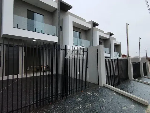 Sobrado com 154m² 3 quartos e 2 banheiros, à venda, no bairro Uvaranas em Ponta Grossa