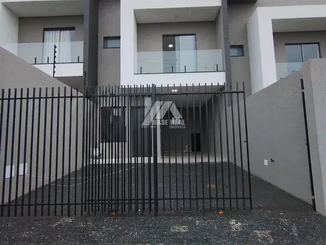 Sobrado com 154m² 3 quartos e 2 banheiros, à venda, no bairro Uvaranas em Ponta Grossa