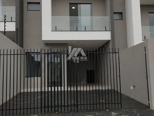 Sobrado com 154m² 3 quartos e 2 banheiros, à venda, no bairro Uvaranas em Ponta Grossa