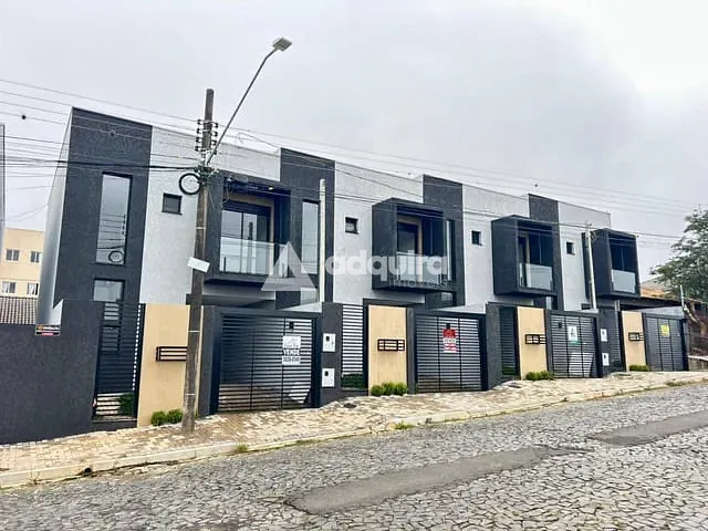 Sobrado 3 quartos e 4 banheiros, à venda, no bairro Jardim Carvalho em Ponta Grossa