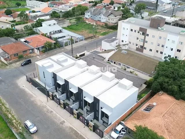 Sobrado 3 quartos e 4 banheiros, à venda, no bairro Jardim Carvalho em Ponta Grossa