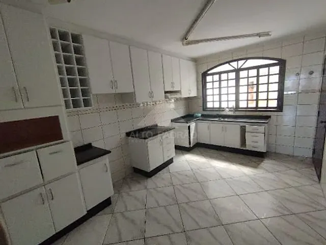 Sobrado com 440m² 7 quartos e 2 banheiros, à venda, no bairro Vila Guarani em Mauá